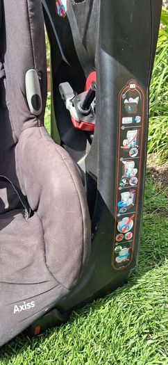Maxi Cosi Axiss swivel car seat 9- 18kgs