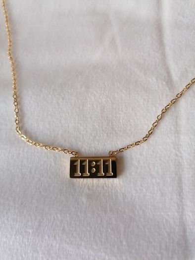 gold color necklace