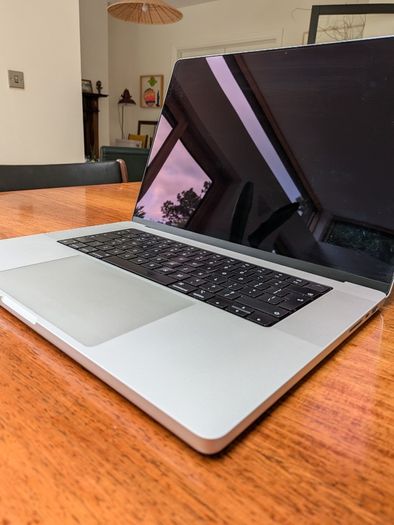 MacBook Pro 16-inch - 64gb - M1 Max with 10-core CPU and 32-core GPU
