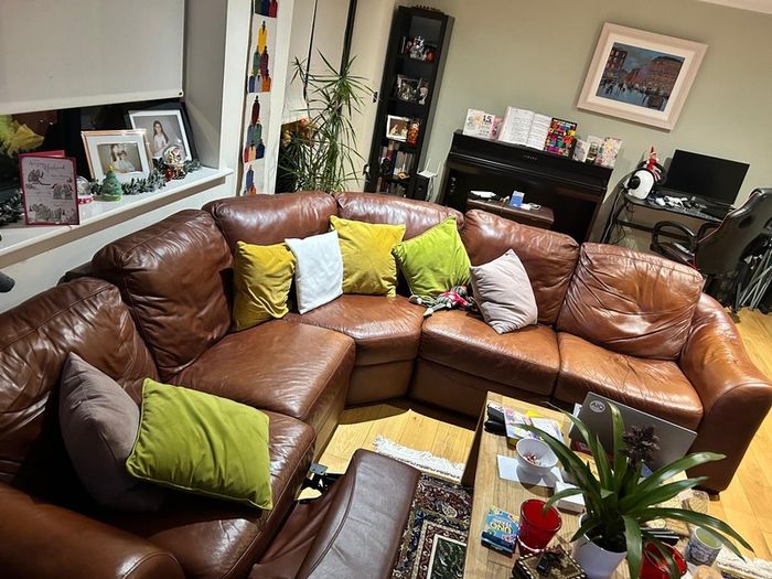 Electric reclining couch