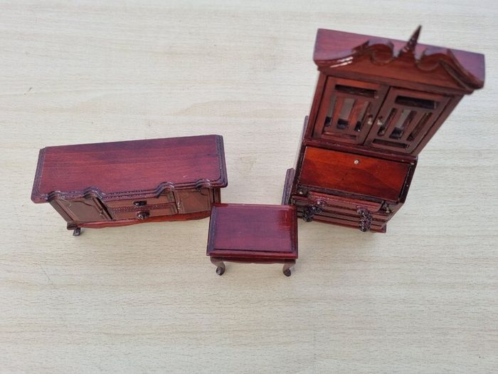 Miniature dolls house furniture set - 3 pieces