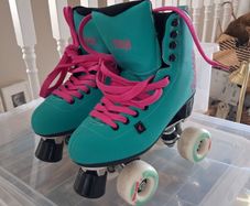 Chaya Melrose Rollerskates