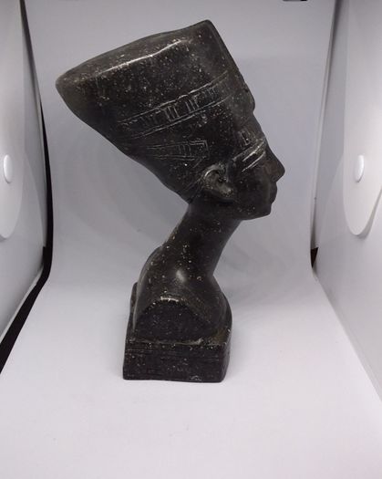 Vintage : Queen Nefertiti Marble Bust
