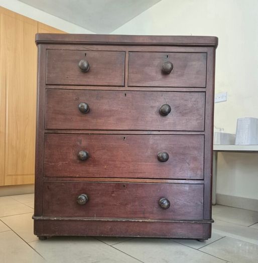 Antique chest of drawers.