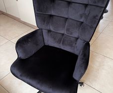 Luxury Black Velvet Swivel Chair (Hight Adjustable)