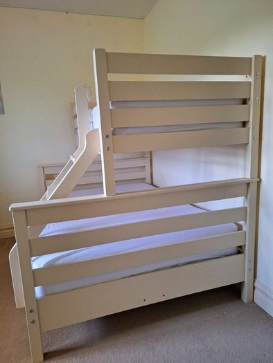 Treble bunk beds