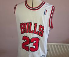 Chicago Bulls 1997/98 Michael Jordan 23 Jersey - Size 40 (M)