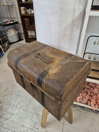 Small Antique Tin steamer trunk