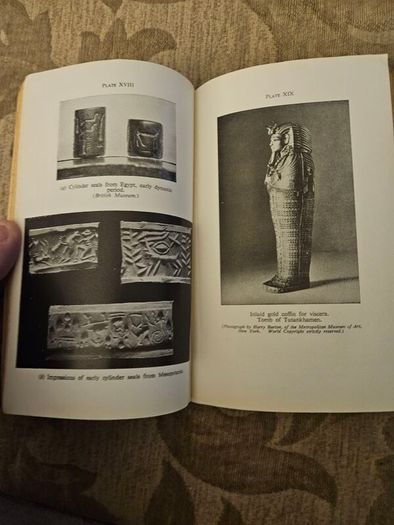 Digging Up The Past. By Sir Leonard Woolley. 32 Illustrations.  Paperback In Good Condition.  See Photos For Same.