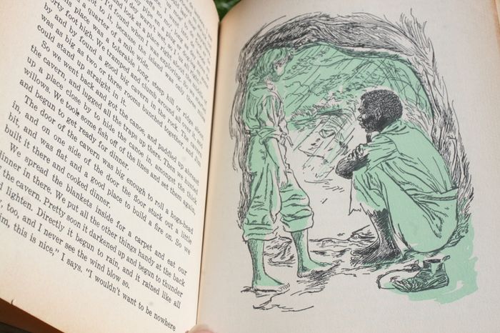 Vintage Classic Children's Edition, Huckleberry Finn  by Mark Twain