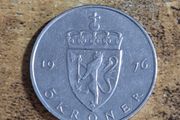 Norway 1976, 5 Kroner, Olaf V Coin - free standard postage