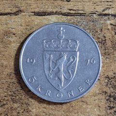 Norway 1976, 5 Kroner, Olaf V Coin - free standard postage