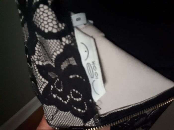 Beautiful Fitted Black Lace Look Floral Pencil Skirt (Size 8)