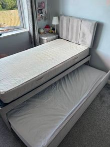 Single bed with trundle