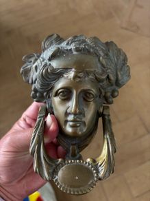 door knocker