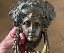 door knocker