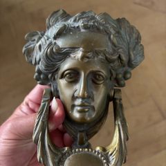 door knocker