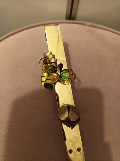 christmas wreath overdoing hanger