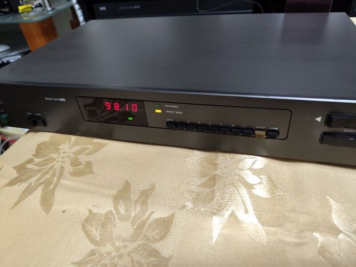 NAD Stero Tuner 4225