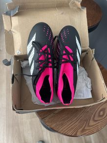 ladies football boots