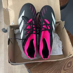 ladies football boots