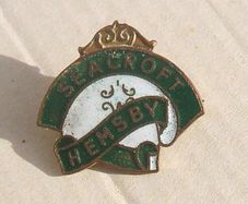 SEACROFT HOLIDAY CAMP (Hemsby, Norfolk) - resident camper's enamel badge (1960's). A scarce badge.