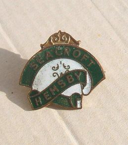 SEACROFT HOLIDAY CAMP (Hemsby, Norfolk) - resident camper's enamel badge (1960's). A scarce badge.