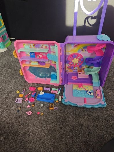Polly Pocket Pollyville Resort Playset Rolling Suitcase