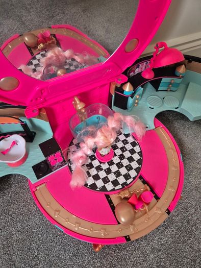 LOL Surprise OMG Doll House PLUS Surprise Hair Beads Salon