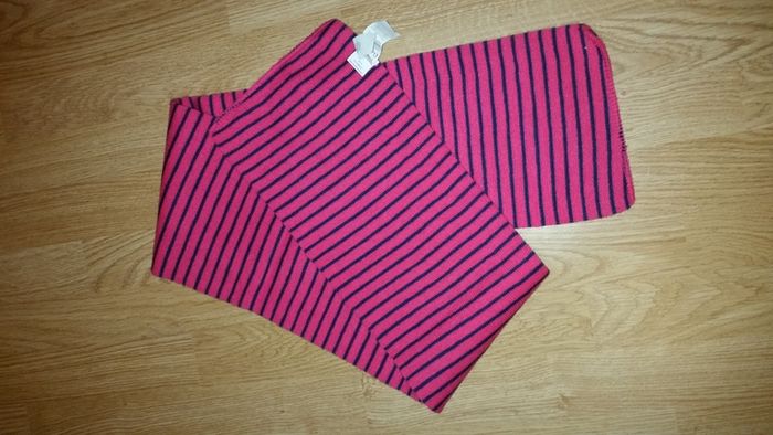 BNWOT - A Lovely Colourful Childs Scarf.