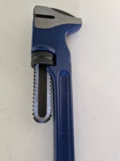Spud wrench