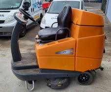 TASKI Swingo 4000 Ride on Scrubber Dryer