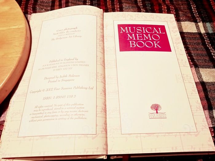 2002. Musical Memo Book.