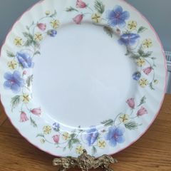 Vintage Johnson Brothers Summer Chintz dinner plate made in England.