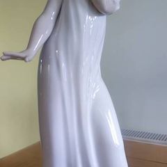 Beautiful 12" Lladro NAO Porcelain Figurine-Girl Throwing Kiss