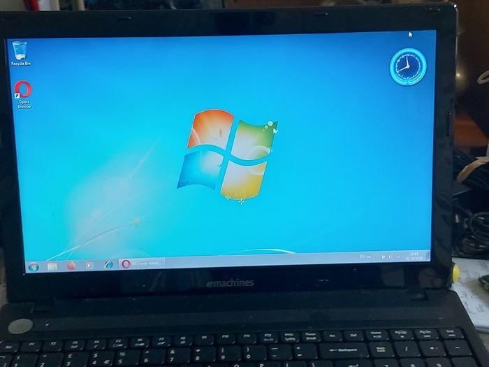 emachines E732 Series 15. inch Laptop, Model ZRDB, Intel Pentium CPU P6200, 2.13GHz, 3GB Ram, 218GB SSD, Windows 7, 64bit, Firefox, Opera, Chrome and VLC