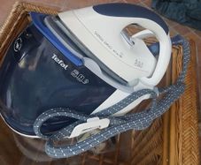 TEFAL. Steam Iron - Express Glide