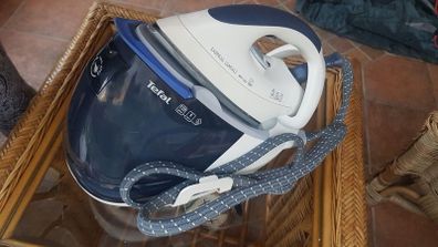 TEFAL. Steam Iron - Express Glide