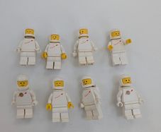 100% lego Spacemen white x 8