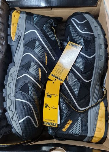 New DeWalt workshoes.