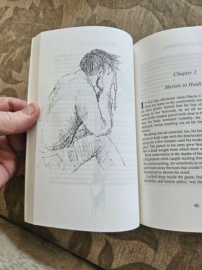 A Light Between The Hills. By Heather Parsons. Illustrated By Don Conroy.a First Edition Paperback In Good Condition   See Photos For Same.