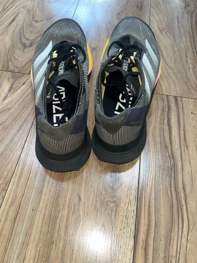 Adidas Boston 12 - Size 9 UK