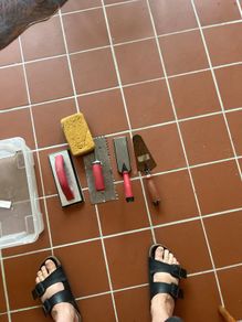 tiling kit trowl etc