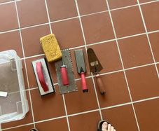 tiling kit trowl etc