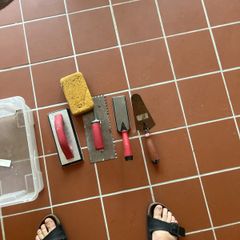 tiling kit trowl etc