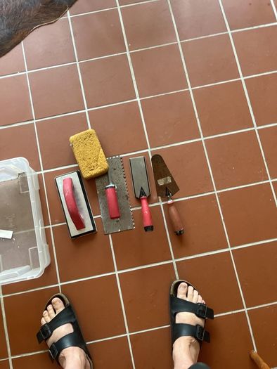 tiling kit trowl etc