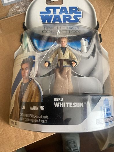 Star Wars Rare 2008 Beru Whitesun w/ HK-47 BD Piece