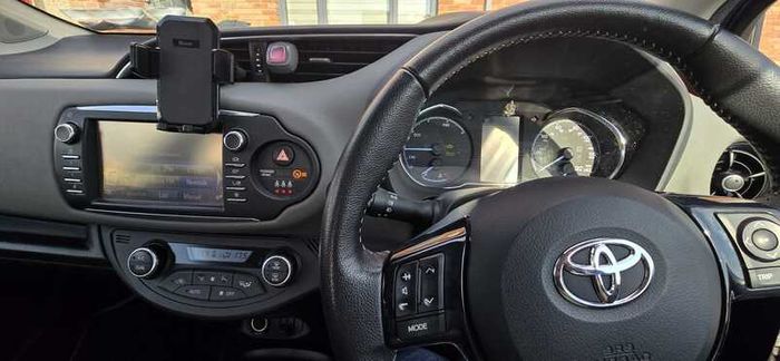 2017 Toyota Yaris Hybrid - Great Condition