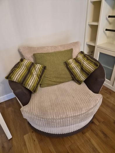 Love swivel chair