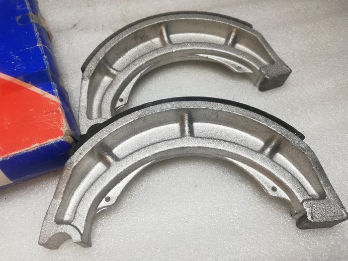 Suzuki VL800 VZ800 Brake shoes EBC  S626